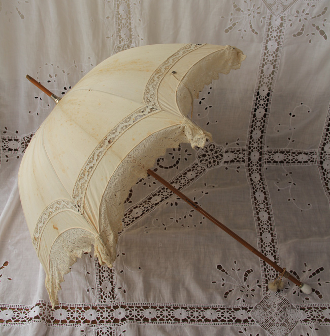 パリジェンヌの為のアンティークレース日傘